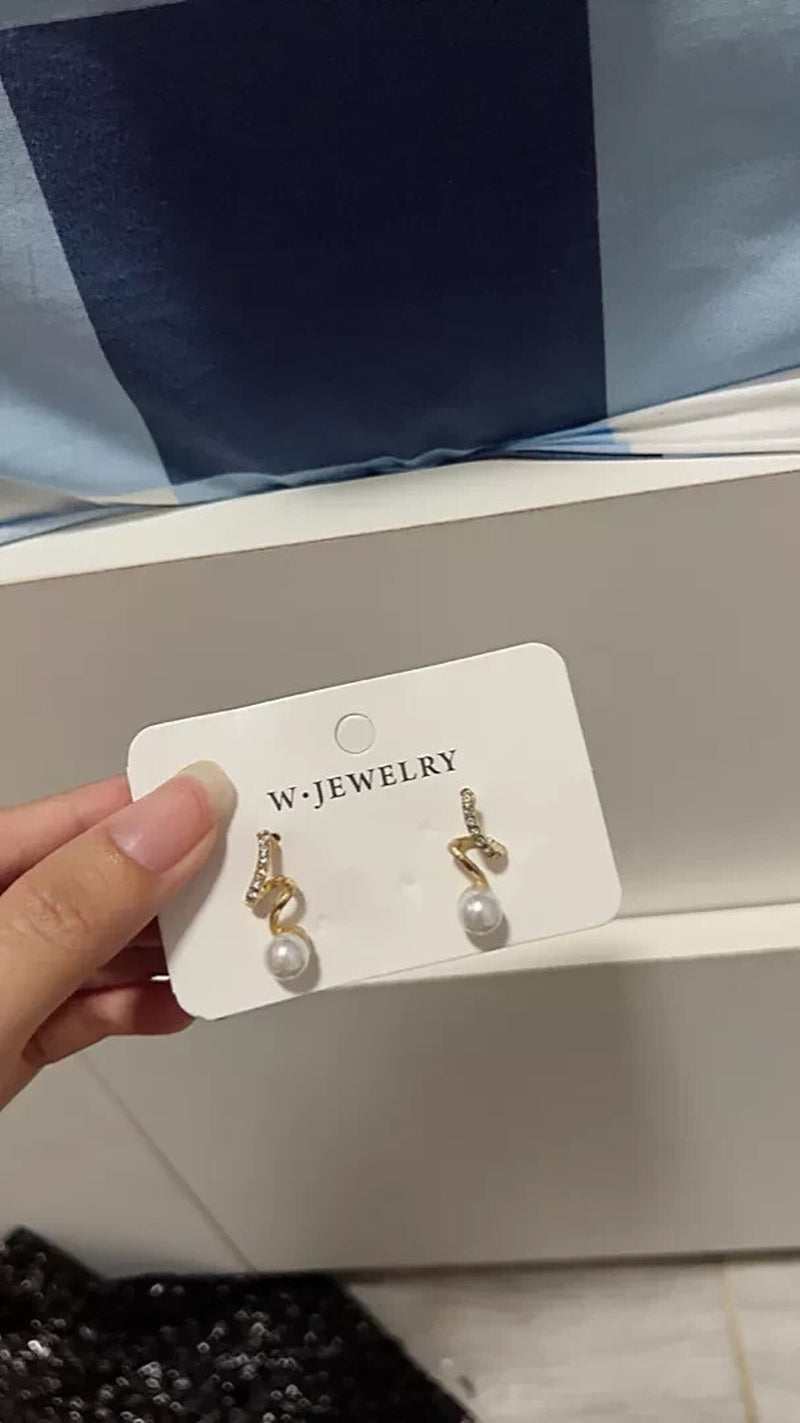 Quality Fashion Jewellery- Gold and Pearl Earrings