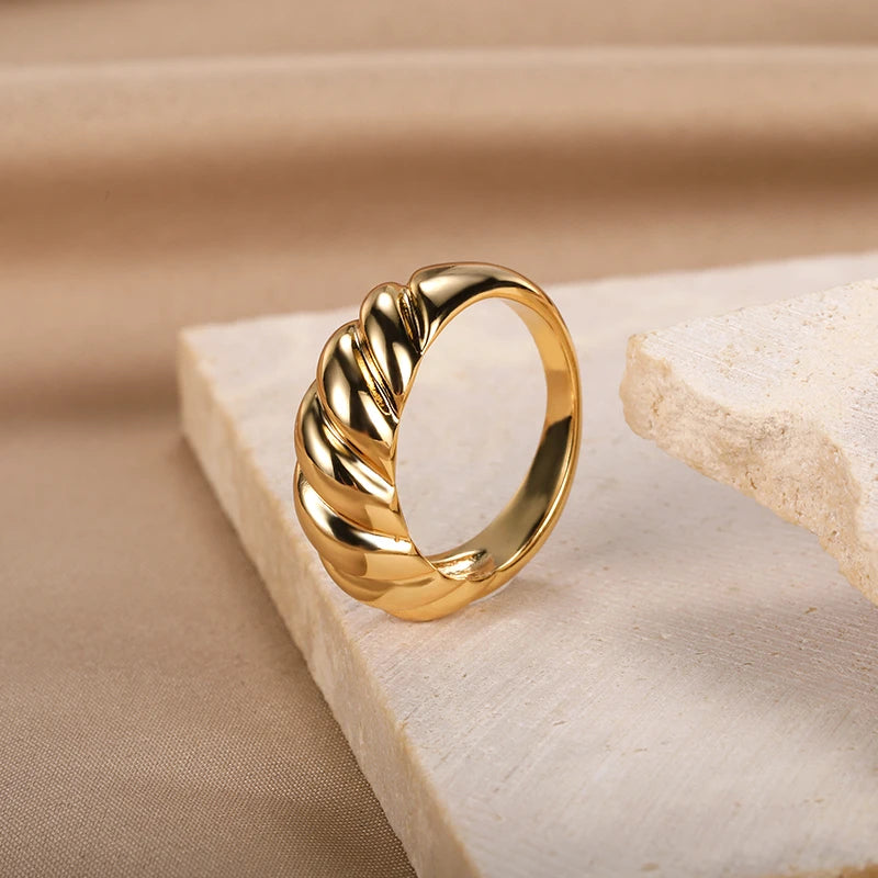 Sample Horn Ring Tarnish Croissant Chunky Rings for Women Ladies Vintage Ring Bff Gift of March 8 Wholesalers