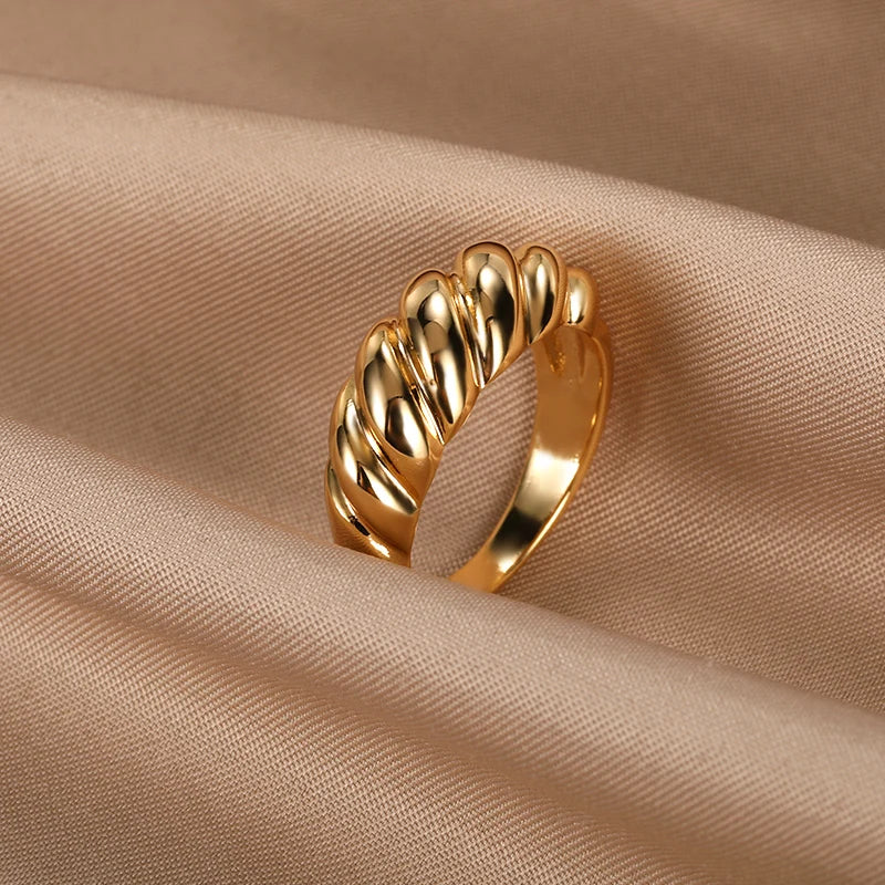Sample Horn Ring Tarnish Croissant Chunky Rings for Women Ladies Vintage Ring Bff Gift of March 8 Wholesalers