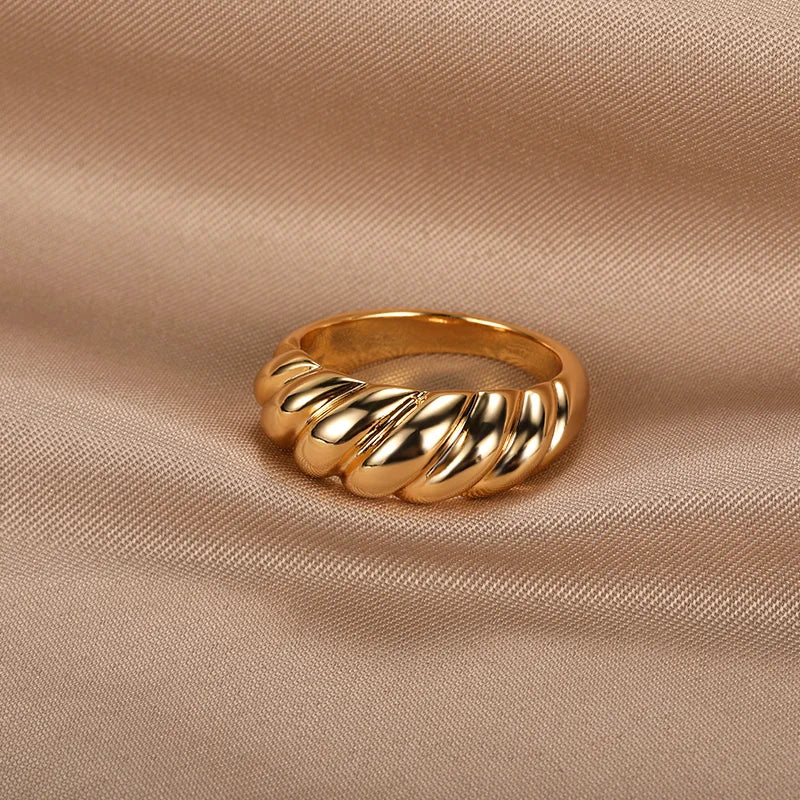 Sample Horn Ring Tarnish Croissant Chunky Rings for Women Ladies Vintage Ring Bff Gift of March 8 Wholesalers