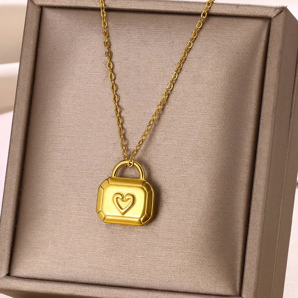 Fashion Necklaces 2022 Woman Stainless Steel Love Heart Pendant Necklaces Virgin Girls Jewelry Rose Gold Color Chain Link