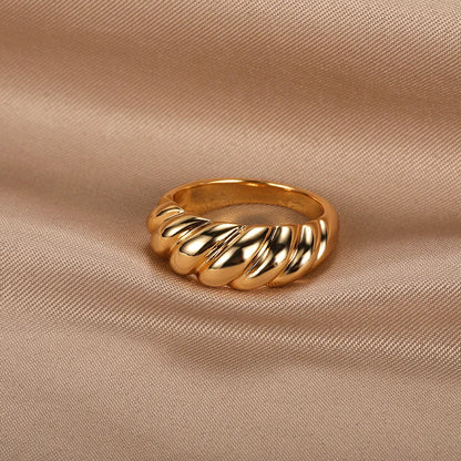 Sample Horn Ring Tarnish Croissant Chunky Rings for Women Ladies Vintage Ring Bff Gift of March 8 Wholesalers